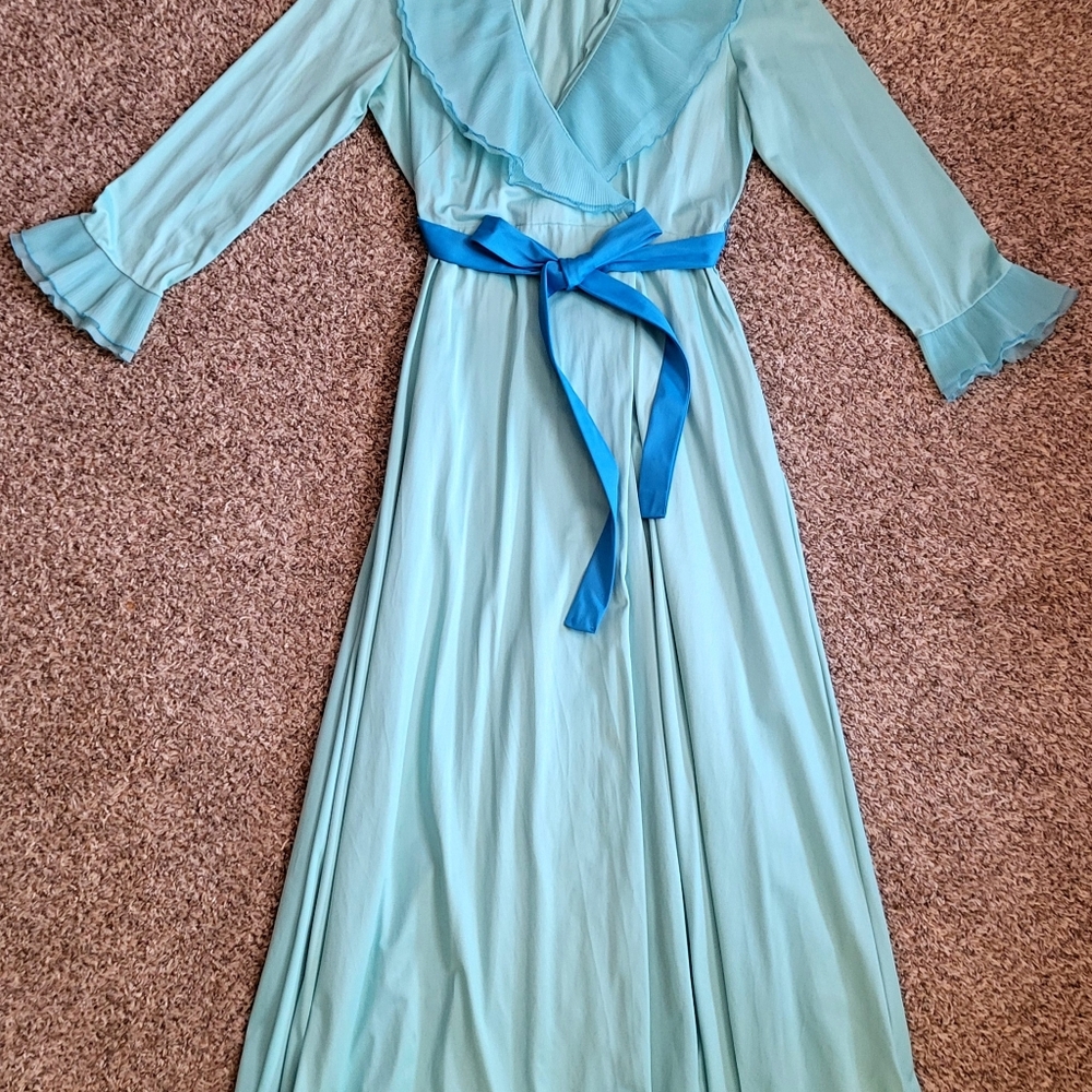 Vintage 1950's Vanity Fair Blue Ruffled Collar Robe Night Gown Nylon Lingerie 16
